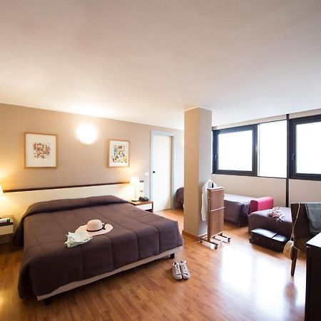 Hotel Ibis Styles Palermo Cristal Esterno foto