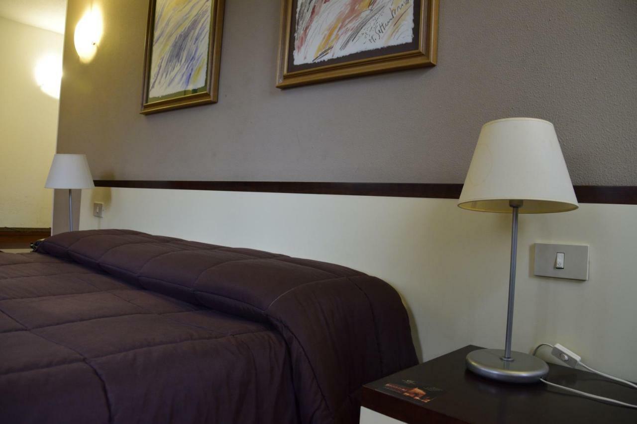 Hotel Ibis Styles Palermo Cristal Esterno foto