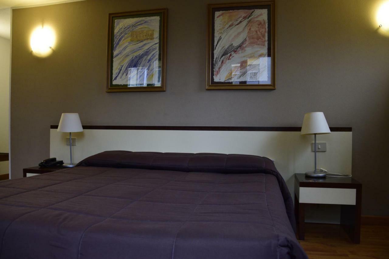 Hotel Ibis Styles Palermo Cristal Esterno foto