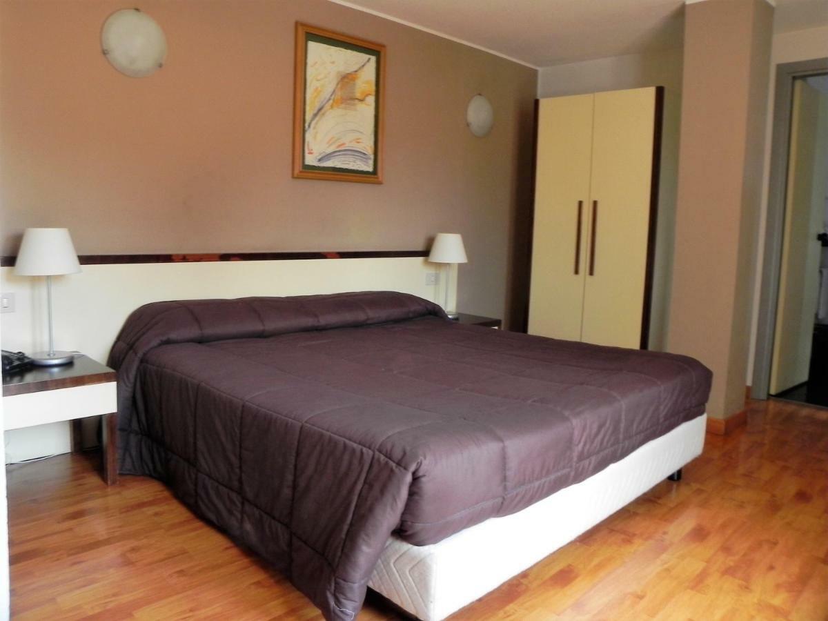 Hotel Ibis Styles Palermo Cristal Esterno foto