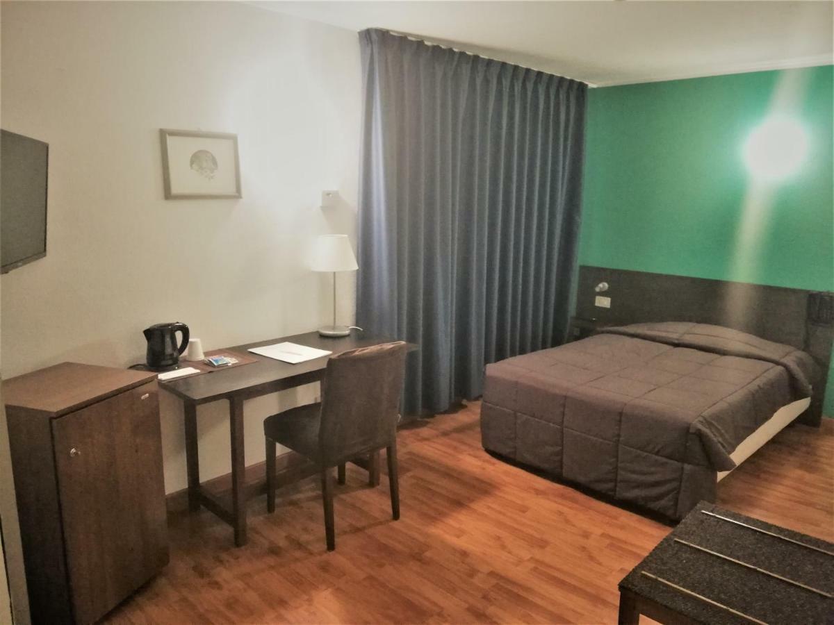 Hotel Ibis Styles Palermo Cristal Esterno foto