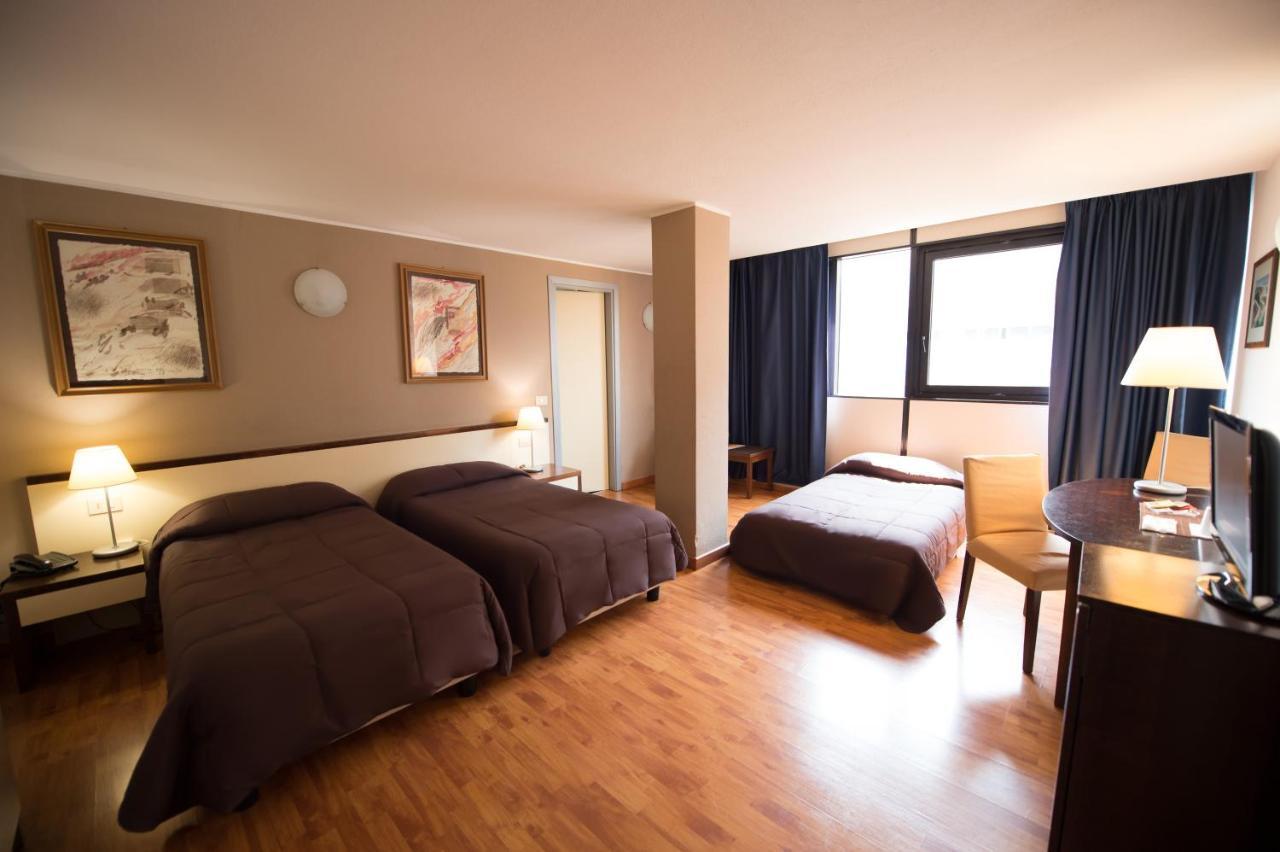 Hotel Ibis Styles Palermo Cristal Esterno foto